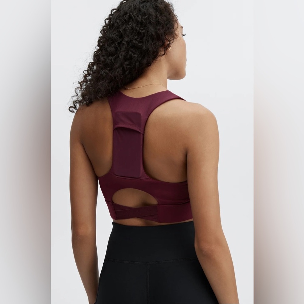 Fabletics On-The-Go Midi Medium Impact Sports Bra